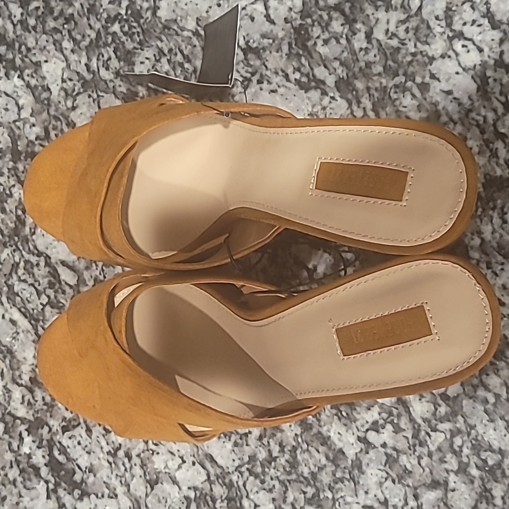 A forever21 Tan shoes